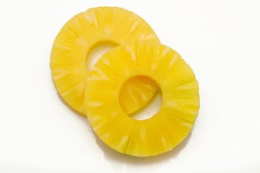 Konserve ananas halkası