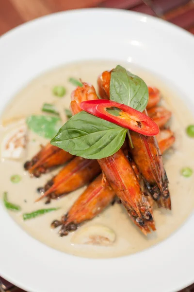 Grünes Curry mit Garnelen. — Stockfoto