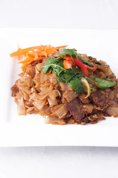 Pad See Ew, flat rice noodle stir fried with beef. — Stock Photo, Image