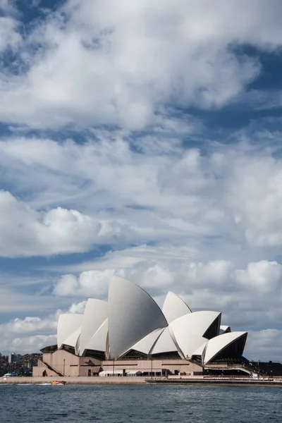 SYDNEY, AUSTRALIA-GIUGNO 2009: Opera House è il punto di riferimento di Sydney — Foto Stock