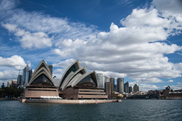 SYDNEY, AUSTRALIA-JUNIO 2009: La ópera es el hito de Sydney — Foto de Stock