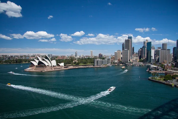 SYDNEY, AUSTRALIA-OTTOBRE 2009: Opera House è il punto di riferimento di Sydney — Foto Stock