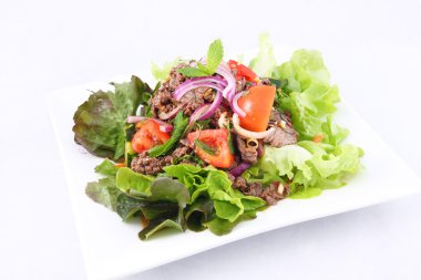 Tay biftek salata, ızgara biftek salatası ile.