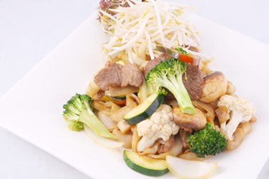 taze sebze ve istiridye sosu kızarmış düz pirinç şehriye heyecan