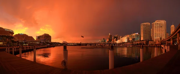 Sydney, Australië-augustus 2009: panorama zonsondergang in darling harbour — Stockfoto