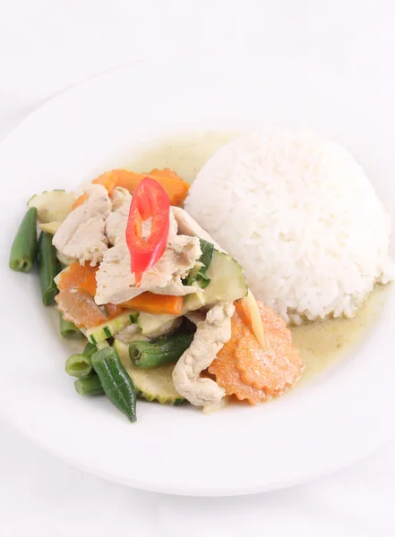 Frango caril verde com arroz, comida tailandesa. caril com arroz, tailandês — Fotografia de Stock