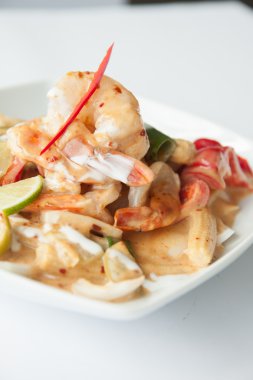 Tay gıda, limon soslu kızarmış karides stir.