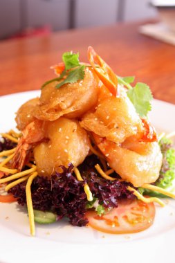 derin kızarmış karides