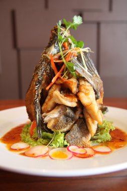 Tay derin kızarmış balık