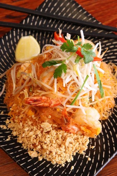 Pad thai, plato de firma tailandesa . — Foto de Stock