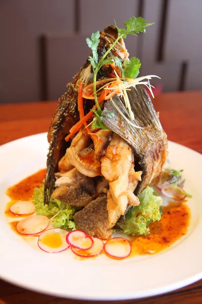 Thai deep fried fish — Stock Photo, Image