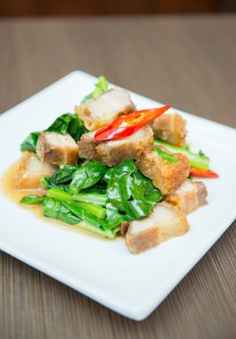 Kızarmış kale gevrek domuz ile-karıştırın Çin yemeği