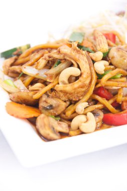 tavuk biber reçeli kaşu fındık hokkien şehriye ile.