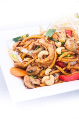 tavuk biber reçeli kaşu fındık hokkien şehriye ile.