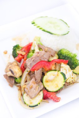 zencefil soslu kızarmış pirinç yasemin karıştırın.