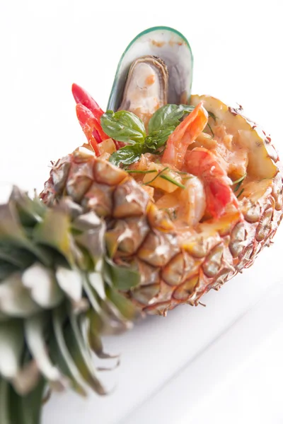海鲜泰国咖喱菠萝中. — 图库照片