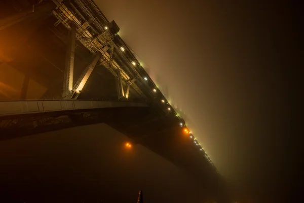 СИДНЕЙ, Австрия - 10 июня: Туман окутывает гавань Сиднея — стоковое фото
