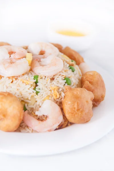 Arroz frito chino con gambas — Foto de Stock