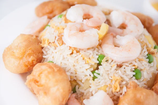 Chinese fried rice with prawn — Stock Photo, Image