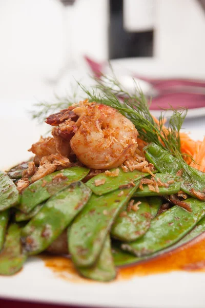 Thai stir fried snowpea with prawn. — Stock Photo, Image