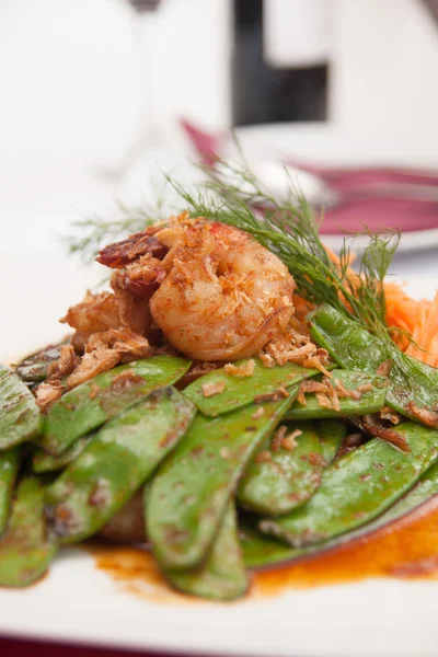 Guisante de nieve frito tailandés con gambas . — Foto de Stock