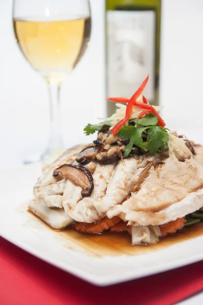 Filete de pescado al vapor con salsa de soja . — Foto de Stock