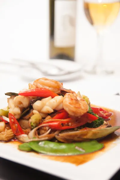 Thai stir fried seafood with tom yum sauce. — Stock Photo, Image