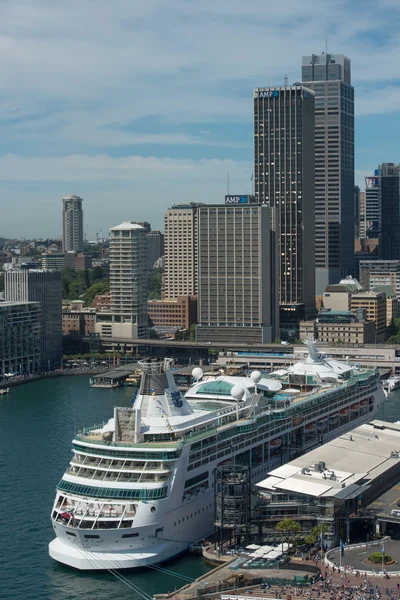 Grote cruise in sydney haven, Australië. — Stockfoto