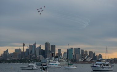 Donanma filosu ve sydney düzlemde
