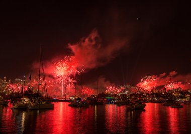 havai fişek ve ışık gösterisi