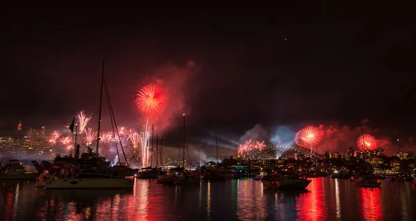 Fuochi d'artificio e spettacolo di luci — Foto Stock