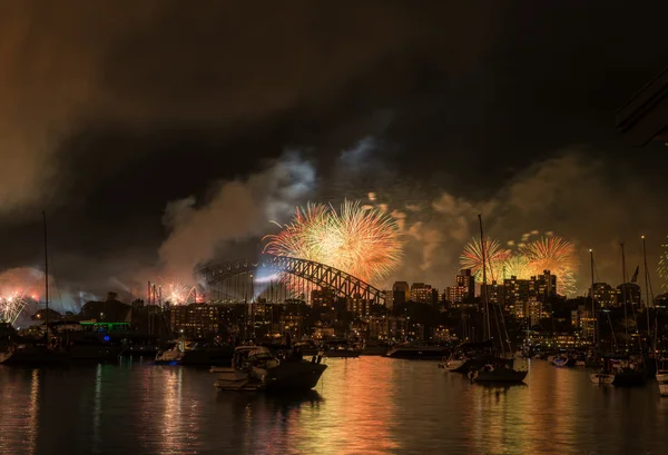 Fogo de artifício e show de luz — Fotografia de Stock