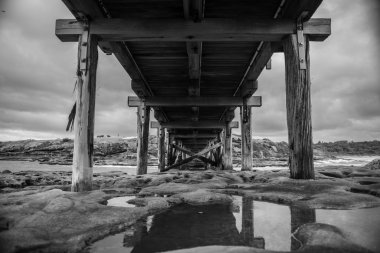 ahşap bridhe b&w içinde