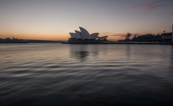 Sunrise at Opera house — Stock Photo, Image