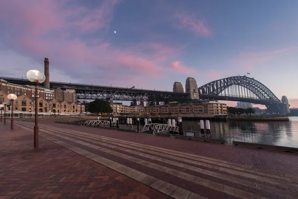 Sonnenaufgang an der Hafenbrücke — Stockfoto