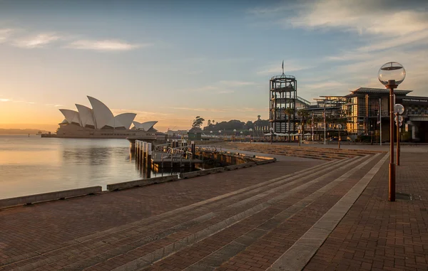 Zonsopgang in opera house — Stockfoto