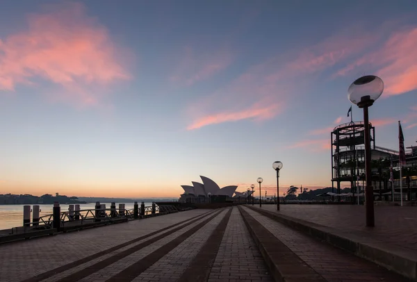 Sonnenaufgang an der Oper in Sydney — Stockfoto