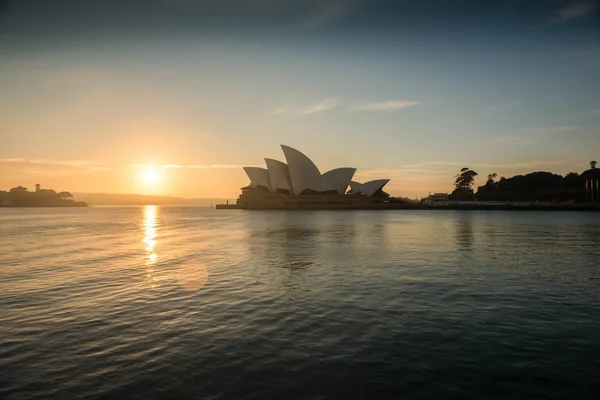 Východ slunce v opeře v sydney — Stock fotografie