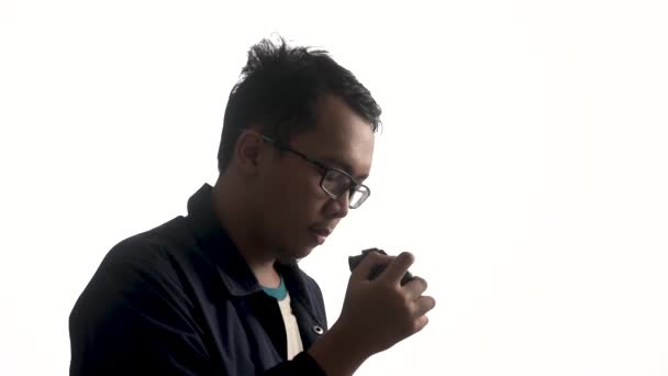 Hight Key Video Asian Man His Professional Camera — Stock Video