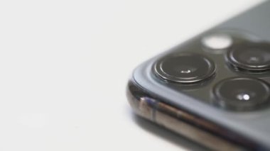 iPhone 'daki üç kamerayı kapat. Yeni iPhone 'da profesyonel kameralar