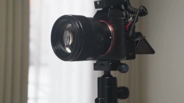 Ağır tripod başlıklarına yerleştirilmiş kameradan uzaklaşın.