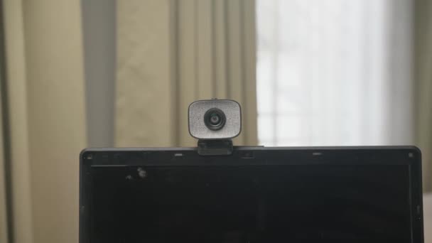 Close Kamera Webcam Tragbar Auf Dem Computer Laptop Bildschirm Installiert — Stockvideo