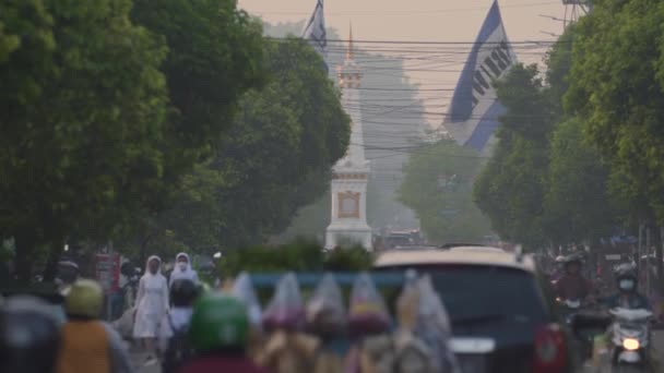 Yogyakarta Idn 2022 Drukke Ochtendstraat Vol Voertuigen Mensen Tugu Yogyakarta — Stockvideo