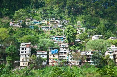 gungtok, Hindistan yolu üzerinde dağ evleri