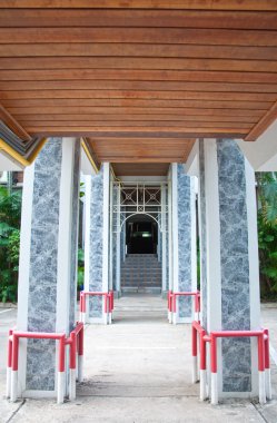 ahşap tavan ile açık koridor