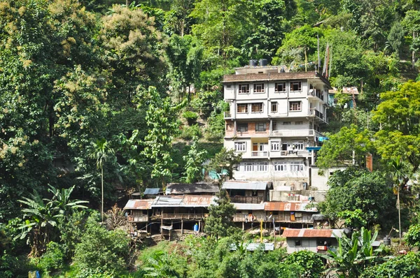 Σπίτια στο βουνό στο δρόμο προς gungtok, Ινδία — Φωτογραφία Αρχείου