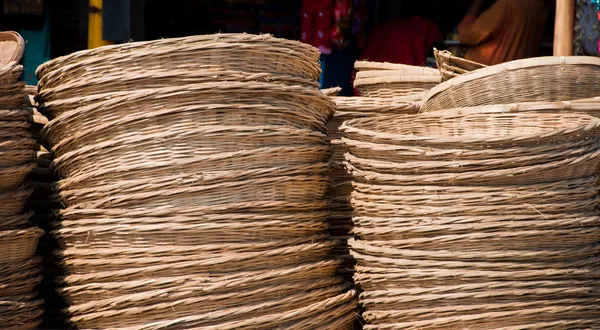 Cesta con paletas hecha de bambú — Foto de Stock