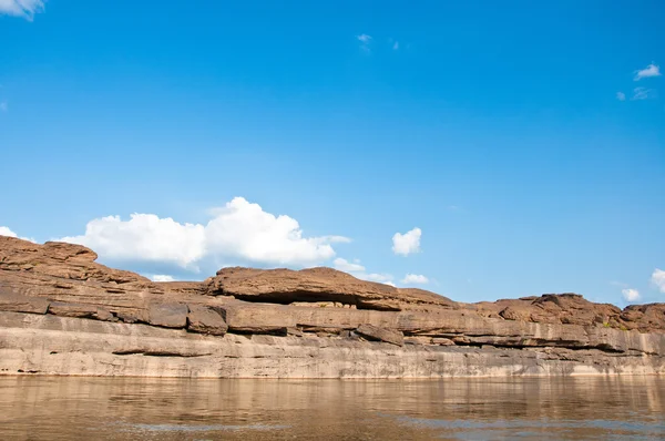 Rock v khong řeky sam pan bok, ubonratchathani, thaialnd — Stock fotografie