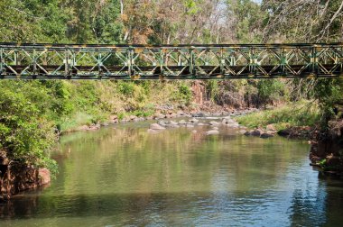 laos adlı dağ metal Köprüsü