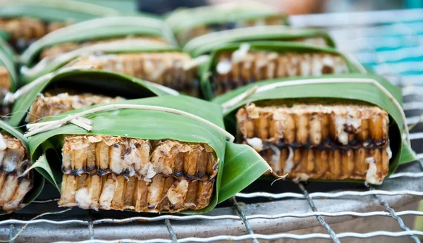 ızgara arı ile banana yaprak sarma